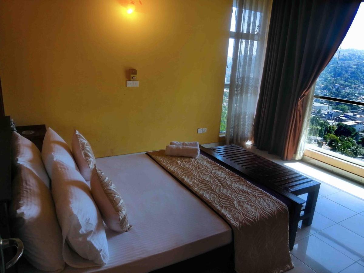 Sky Valley Hotel Kandy Buitenkant foto