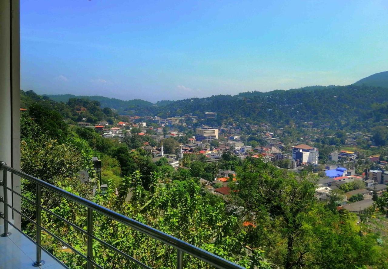 Sky Valley Hotel Kandy Buitenkant foto