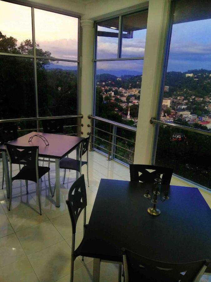 Sky Valley Hotel Kandy Buitenkant foto